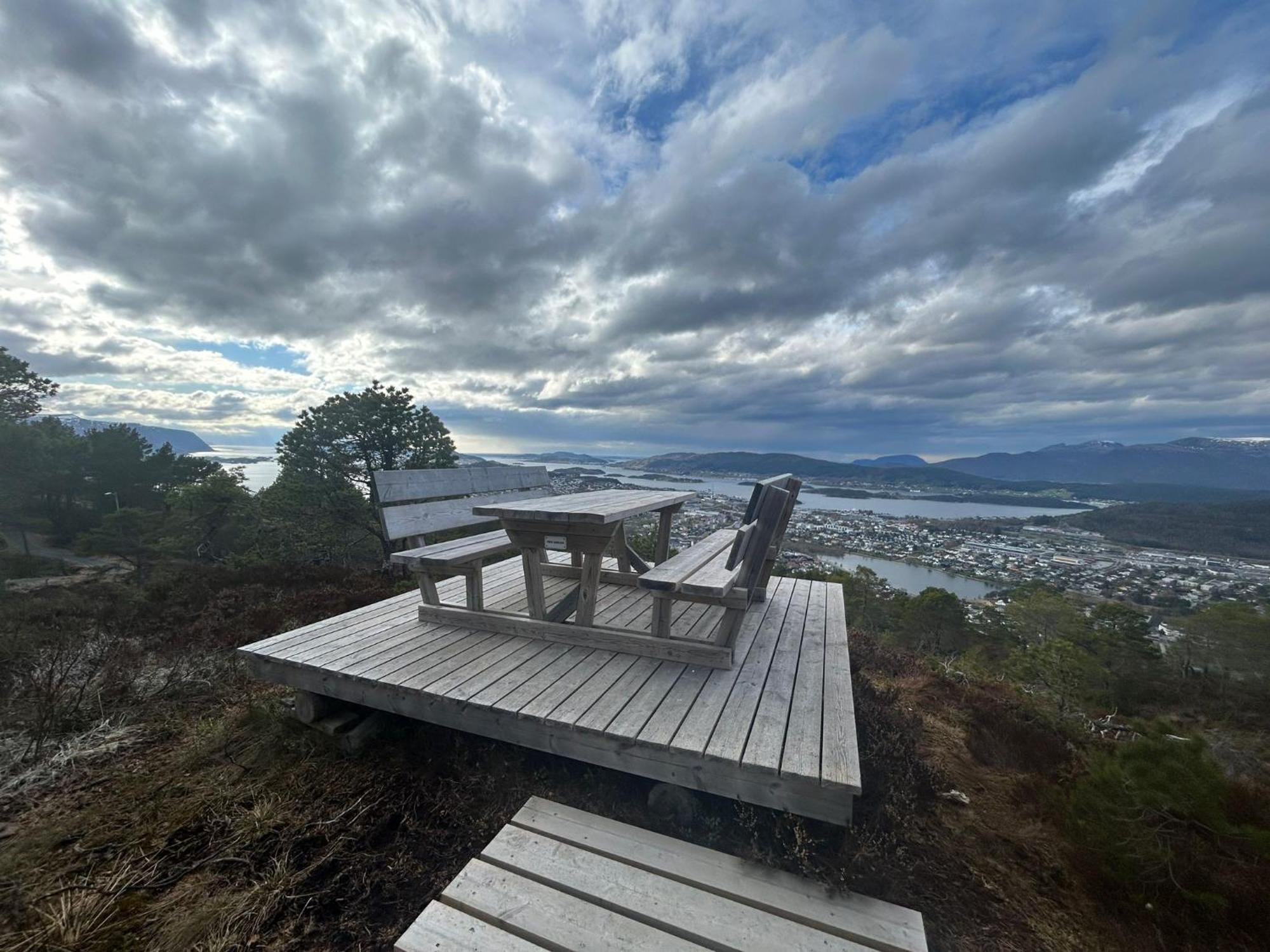 Cozy Retreat In The Heart Of Alesund Lägenhet Exteriör bild